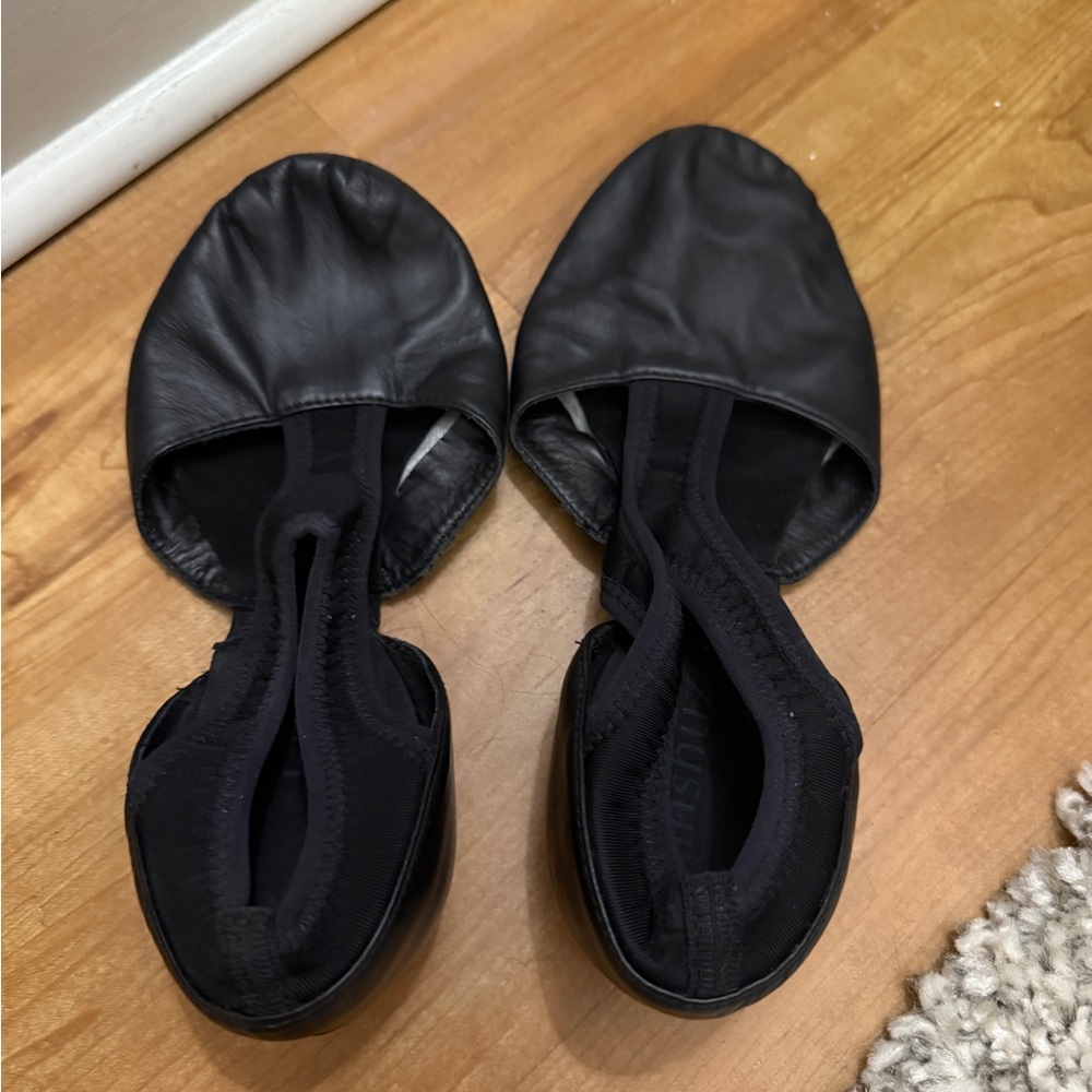 Like New Danshuz Split Sole Leather Teaching Shoes Size 9